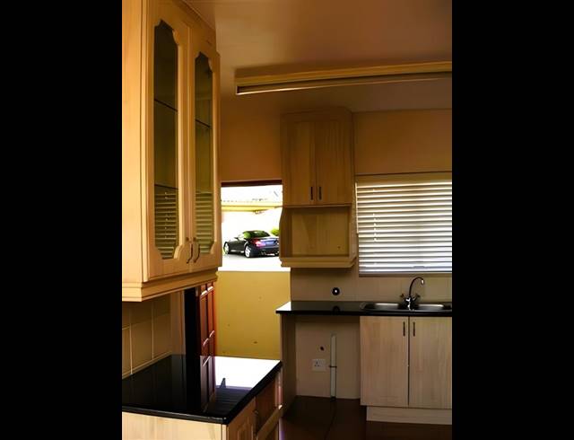 2 BEDROOM PROPERTY TO RENT IN PINESLOPES